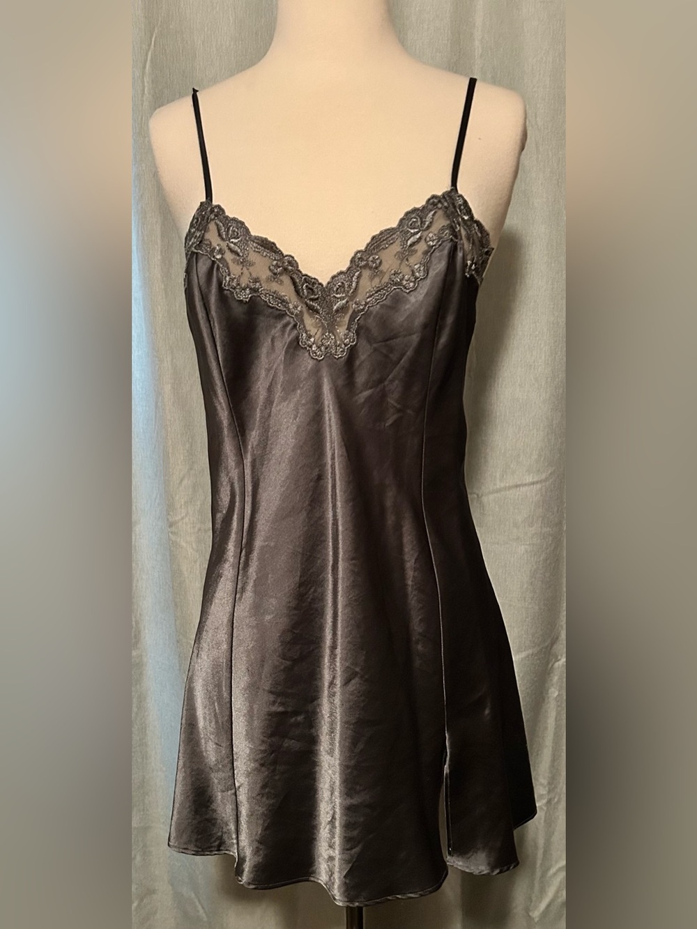 Y2K Victoria's Secret Red Floral Satin Robe with Charcoal Slip - Picture 8 of 13